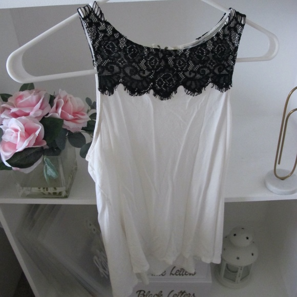 Express Women's Lace Sleeveless date night Top Shirt Size Small black white EUC - Picture 5 of 7